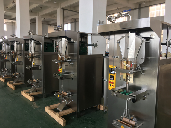 小型液體包裝機